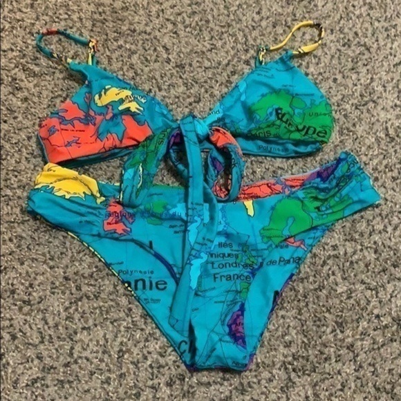 a whole mu world bikini - Picture 3 of 7